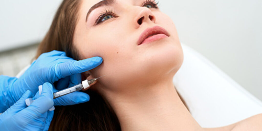 Tiêm botox gọn hàm giá bao nhiêu? Gợi ý địa điểm tiêm uy tín 4 Ưu điểm và hạn chế của tiêm botox gọn hàm